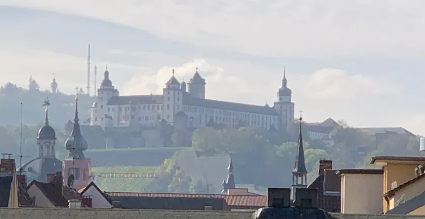 Appartamento per artisti nel centro di Würzburg con vista sulla fortezza - Image 1