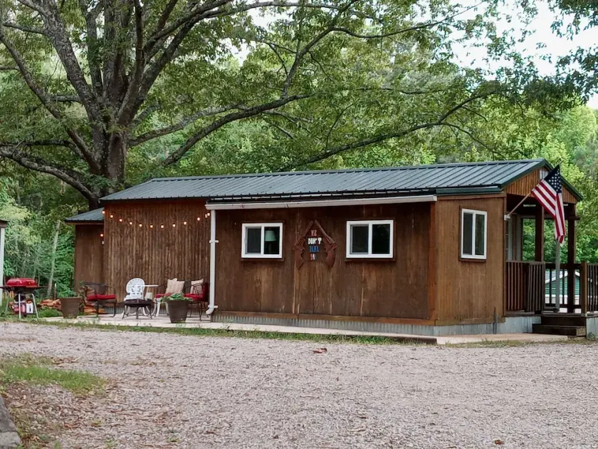 Tiny home cabin by the pond - Image 1