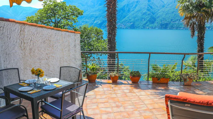 Decorados com bom gosto apartamento de 2 quartos com varanda e vista para o lago de sonho - Image 1