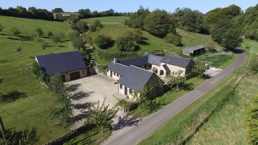 The Cotswold Manor Wychwood, with Hot-Tub, Games Barn, 3 acres of Parkland - Image 1