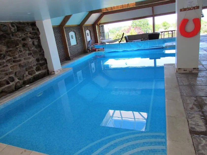 Cottage With Large Private Swimming Pool, WiFi,Views And Gardens - Image 1