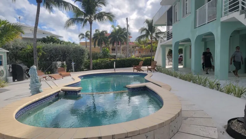 Oceanfront 3 bedrooms with Dock and Pool in Key Largo - Image 1