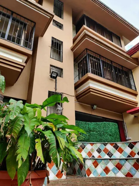 Cozy Hill-touch villa with Lounge Pool. Quiet neighbourhood. Quick trek to lake - Image 1