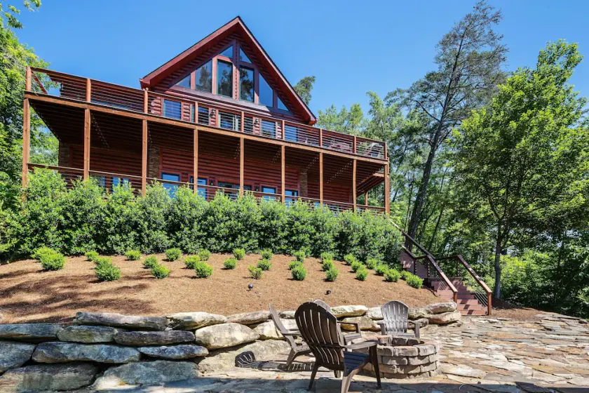 Amazing LAKE FRONT Log Cabin - Image 1