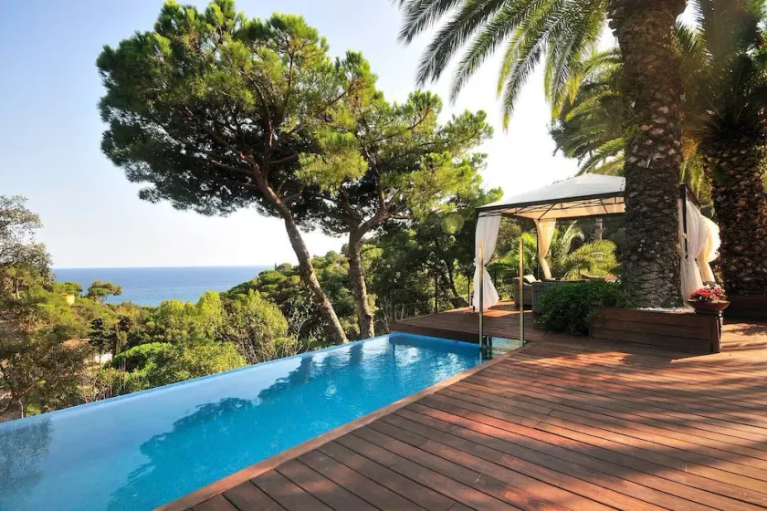 Sea views with infinity pool, jacuzzi - Image 1