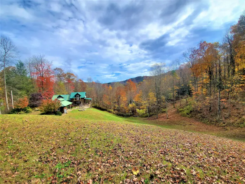 Secluded mountain cabin w. amazing views on 12 acres 3 miles to Blue Ridge Pkwy! - Image 1