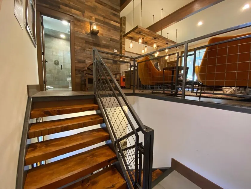 DT Ketchum - Chill, Two-Story Getaway w/ a Gourmet Kitchen - Walk Downtown & to River Run Lifts - Image 1
