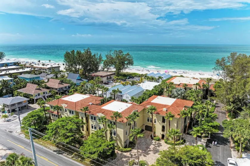 La Casa Marie - 3 Bedroom Luxury Condo in Beachfront Complex - Anna Maria - By I - Image 1