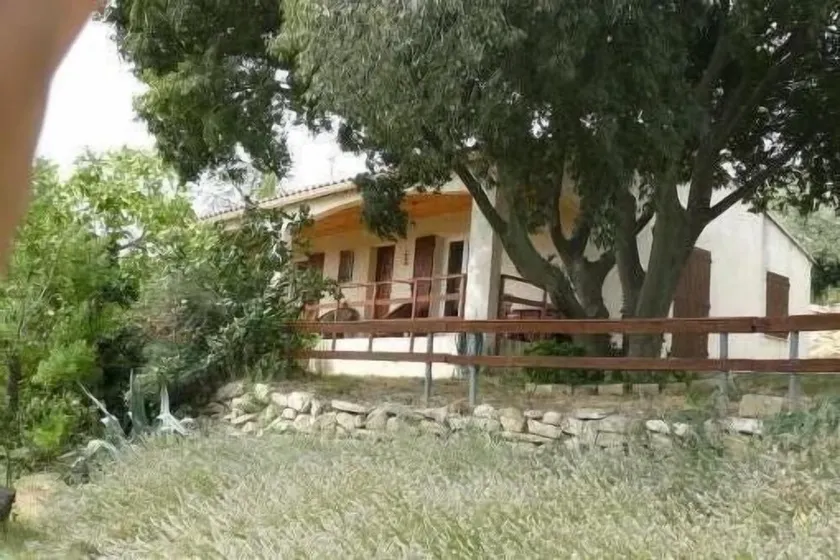 BEAUCAIRE Recent house surrounded by nature - Image 1