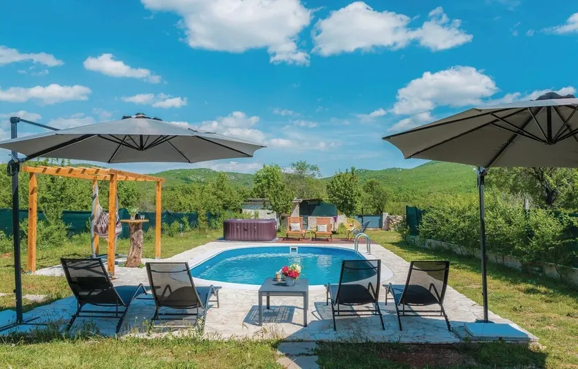 Lovely Home In Unesic - Image 1