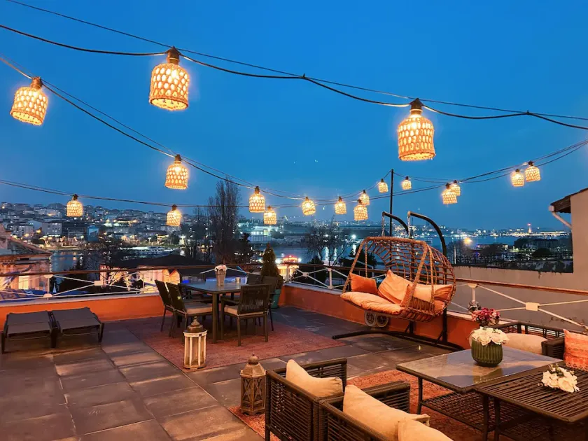 Golden Horn Gem: 3-Bedroom Apartment with Scenic Terrace and Seaside Location - Image 1