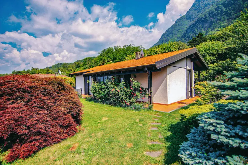 casa de 4½ habitación con grandes jardines y vistas al lago sueño en un lugar tranquilo y soleado - Image 1