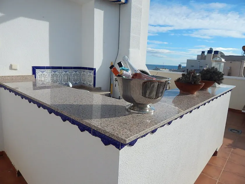 6 min walk to Mil Palmeras seafront, restaurants and bars, great for Padel - Image 1