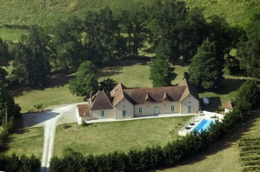 Character house in the Bordeaux vineyards - Image 1