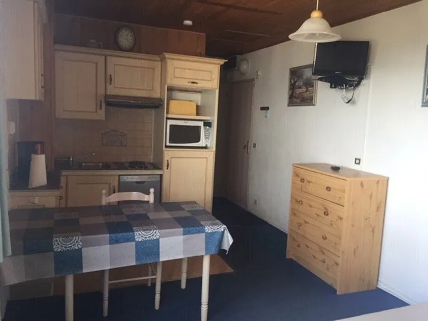 Arette: Large studio for 6 near slopes, parking, dishwasher - Image 1
