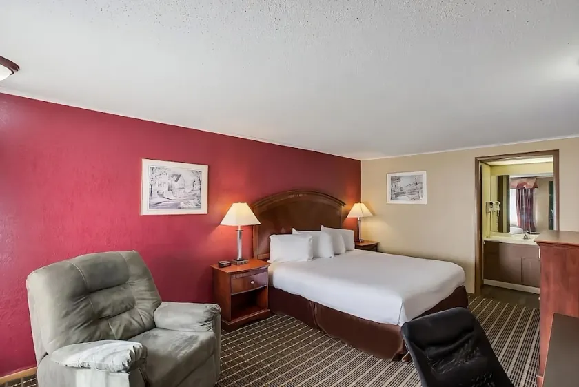 Affordability Meets Comfort in the Knights Inn Ashland! Pool, Pet-Friendly! - Image 1
