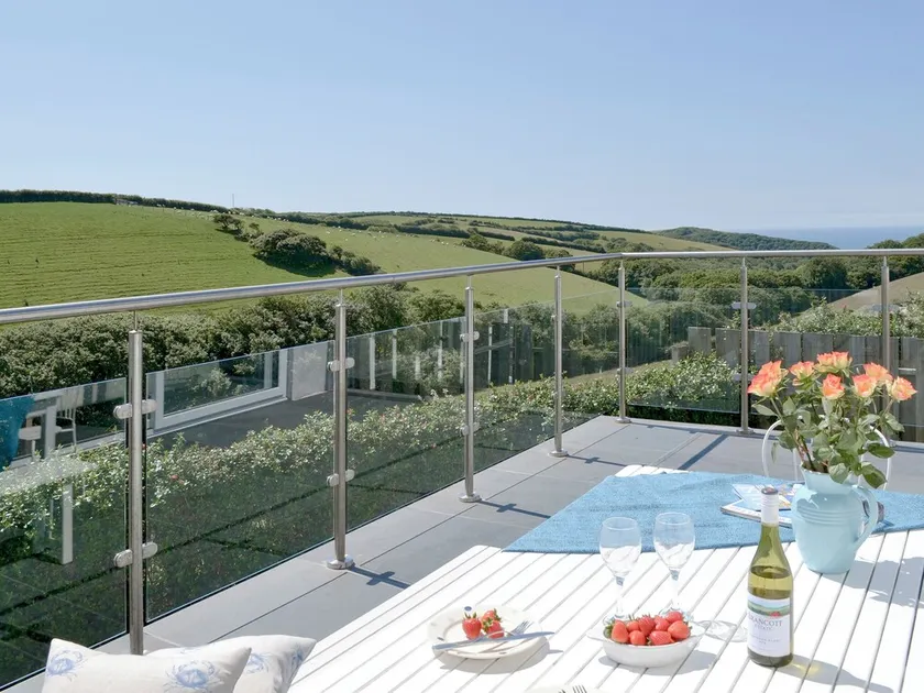 4 bedroom accommodation in Crackington Haven, near Bude - Image 1
