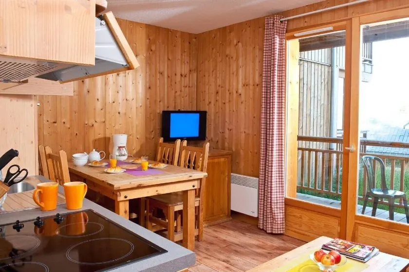 Wifi, 300m from ski slopes, swimming pool, sauna, terrace, balcony, parking, ski locker, 67m² - Image 1