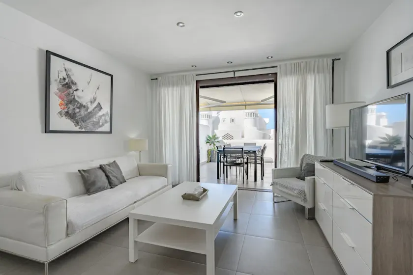 apartamento duplex espaçoso, com piscinas e restaurante bar - Image 1