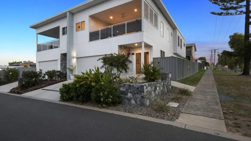 Sun Crest - amazing ocean views, walk to beach and vibrant village of Woolgoogla - Image 1