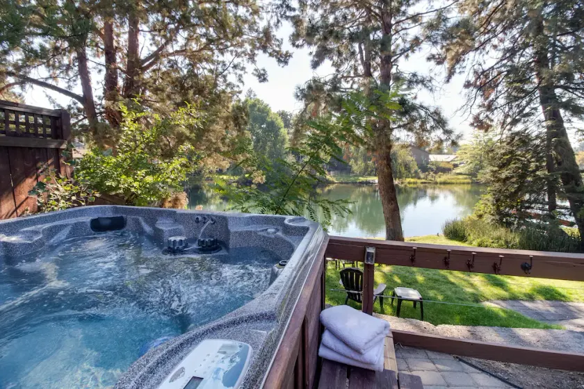 RIVERFRONT in dwntn Bend! Bain à remous, Westide, courbe praticable! - Image 1