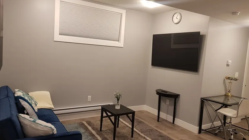 Pleasant 1 Bedroom Private Suite in the Meadows - Image 1