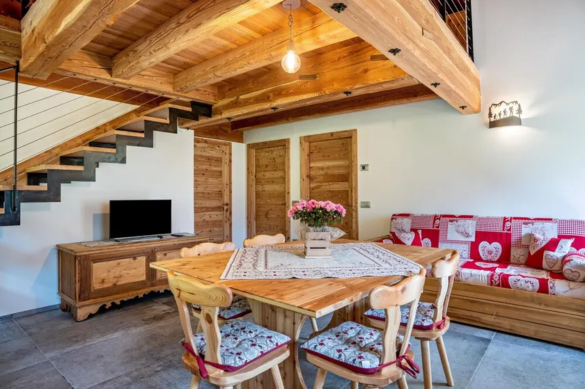 'Volo Dell'aquila' Apartment with Private Sauna and Mountain Views - Image 1