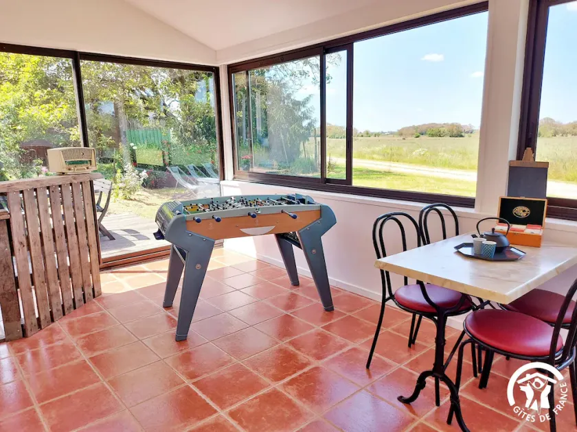 Charming Countryside Retreat with Modern Amenities, Babyfoot, and Nearby Leisure Activities - Image 1