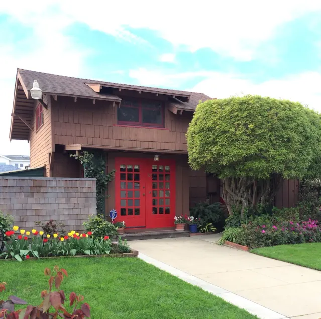 Adorable Seabright Bungalow - Steps to the Beach! - Image 1