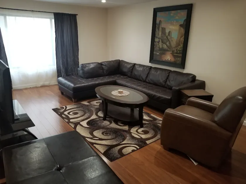 Beautiful Spacious 2 Bedroom, 2 Bathroom Condo - Image 1