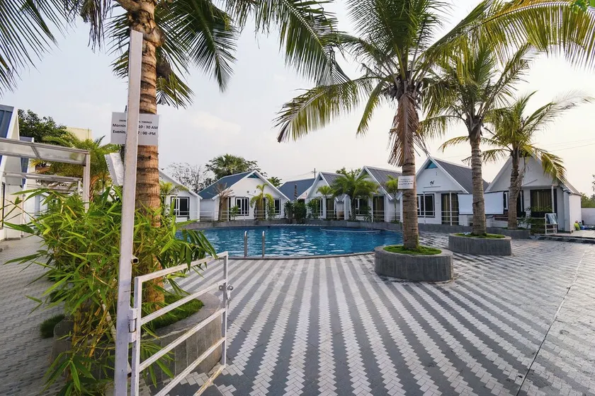 Fabhotel Sunshine - Image 1