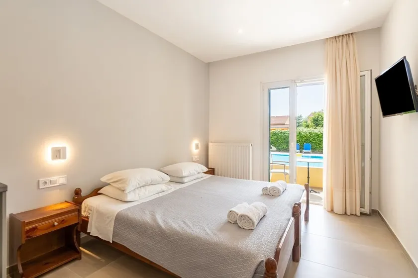 Studio Apartment 'Katerina Pool Studio No5' with Mountain View, Wi-Fi and Air Conditioning - Image 1