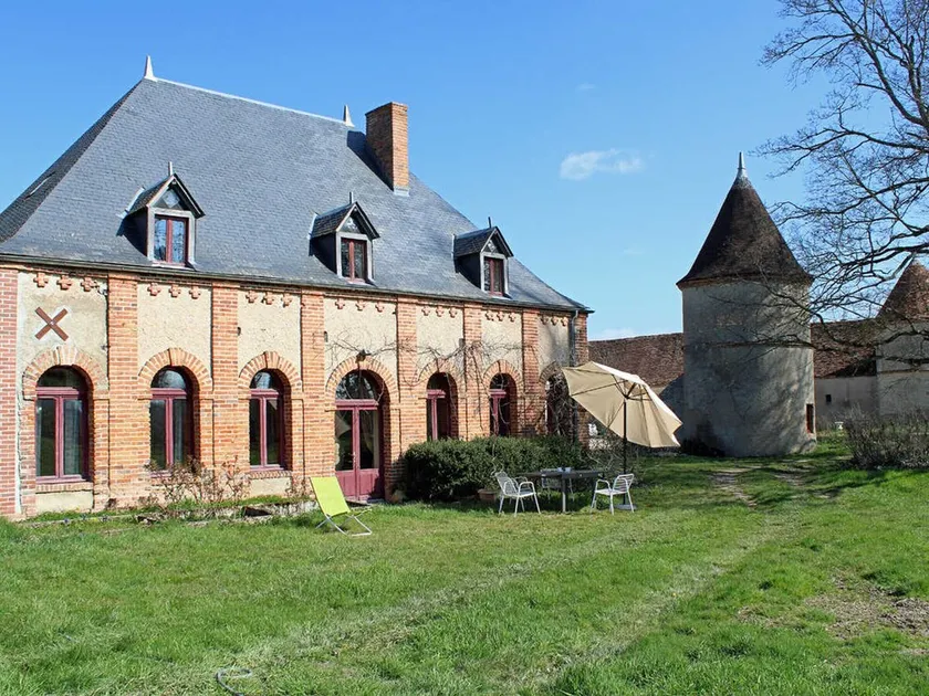 Bright cottage in old orangery with garden and BBQ - Image 1