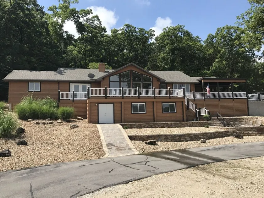 L@@k! Lakefront/Golf Course HOME Private, Upscale Sleeps 1-10 - Image 1