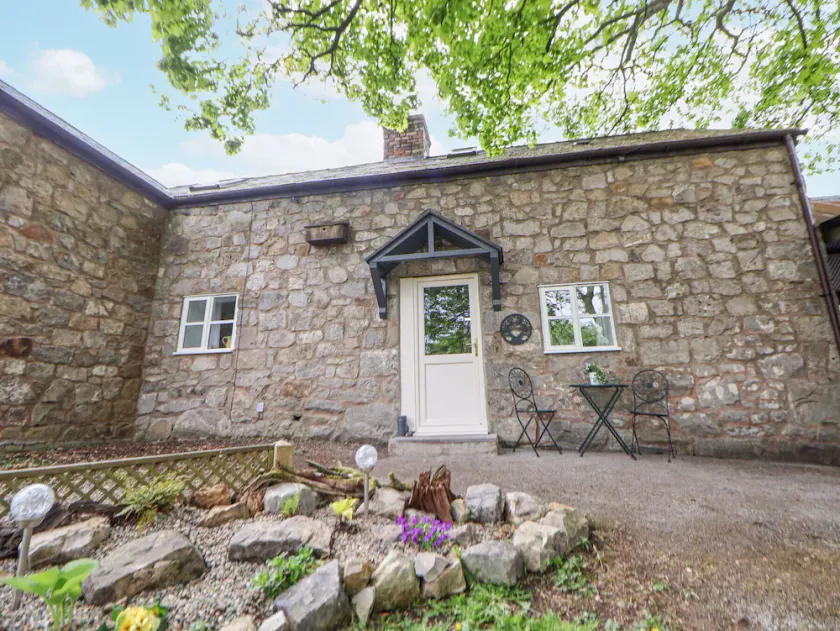 Cuddfan at Swallow Cottage - Image 1