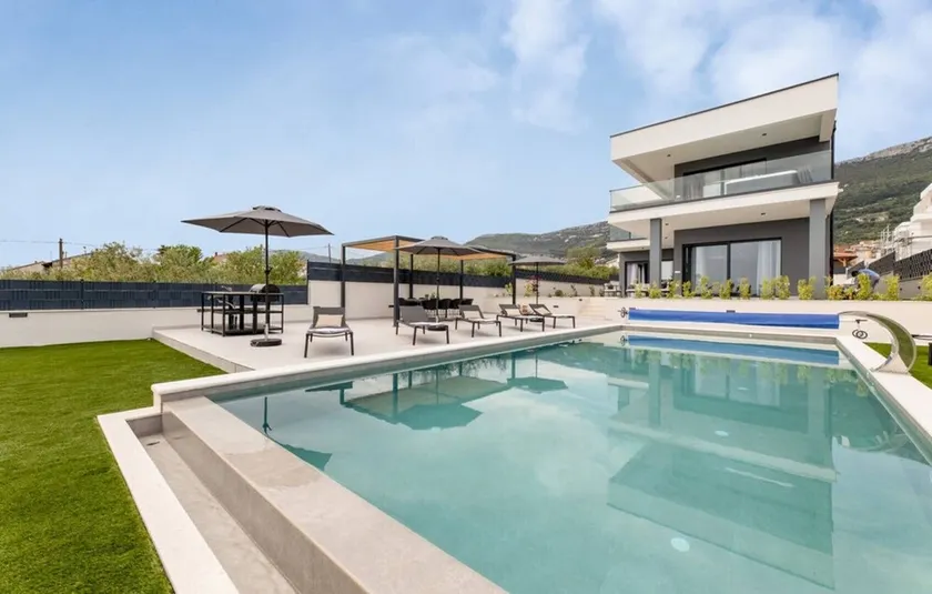 Luxury Villa Miamore - Image 1