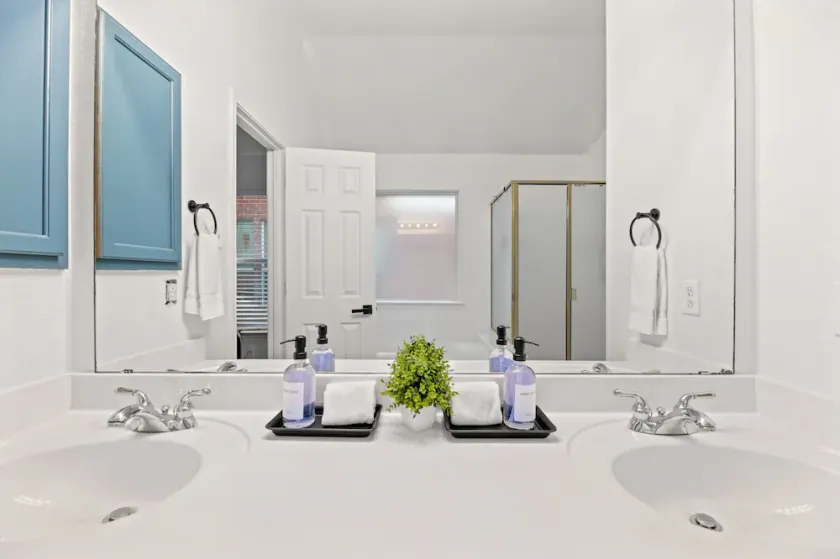 Dallas Rare find, Free Wi-Fi, Long Stay discount - Image 1