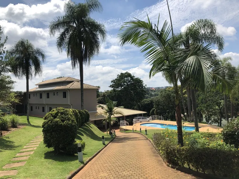 Exuberant country estate in front of the reservoir - 13 suites and complete leisure facilities. - Image 1