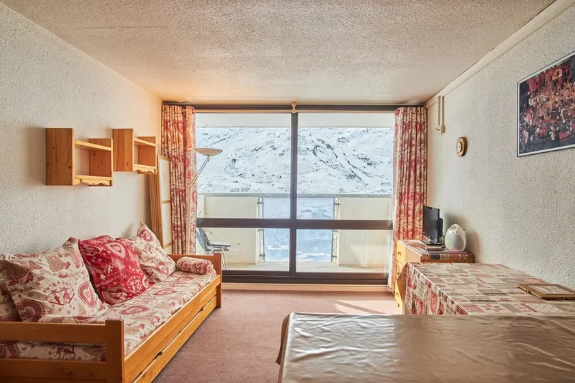 Holiday Apartment with Direct Access to Ski Slopes in Trois-Vallées - Image 1