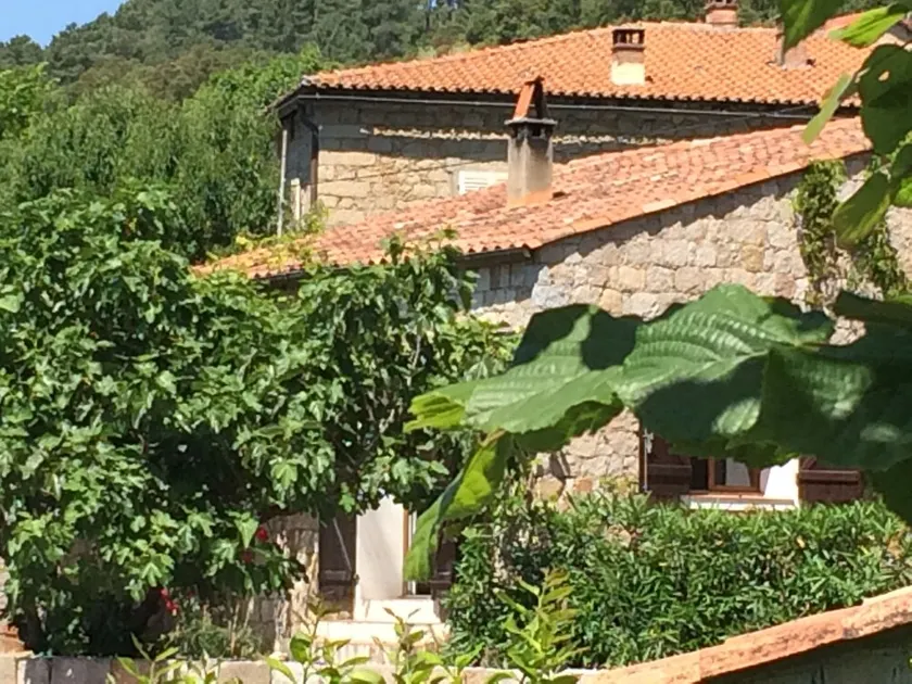 Agréable maison de village avec vue dégagée - Image 1