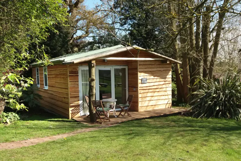 Chalet de vacances avec une vue magnifique et un grand jardin récemment rénové. - Image 1