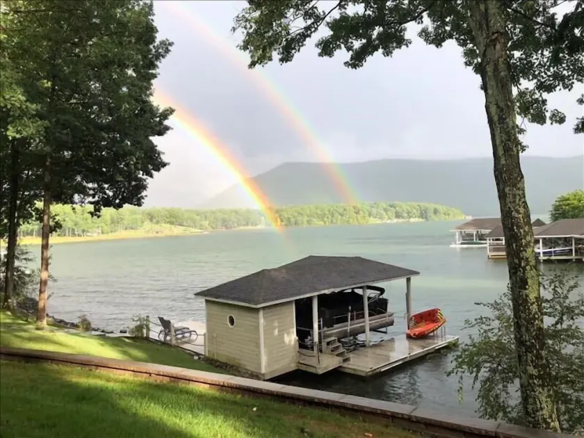 \"Kaptenens val\"<br>Waterfront Home med Great Dock, gratis WiFi, 8 sovplatser! - Image 1