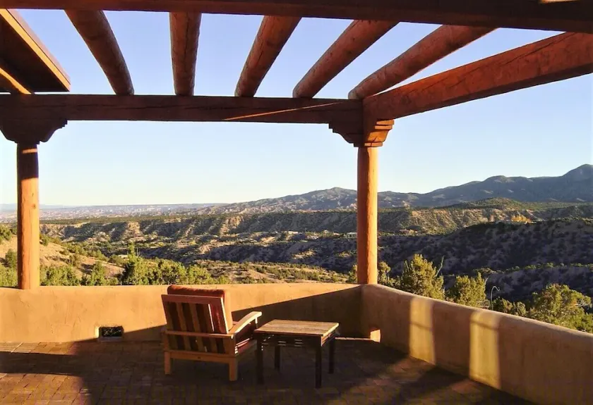 Elegant 3 bedroom home with stunning views and 5 star reviews! - Image 1