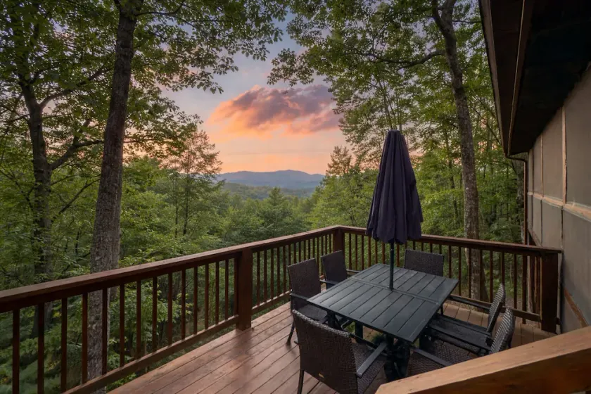 Recently Renovated|Pet-Friendly|Mtn Views|Hot Tub - Image 1