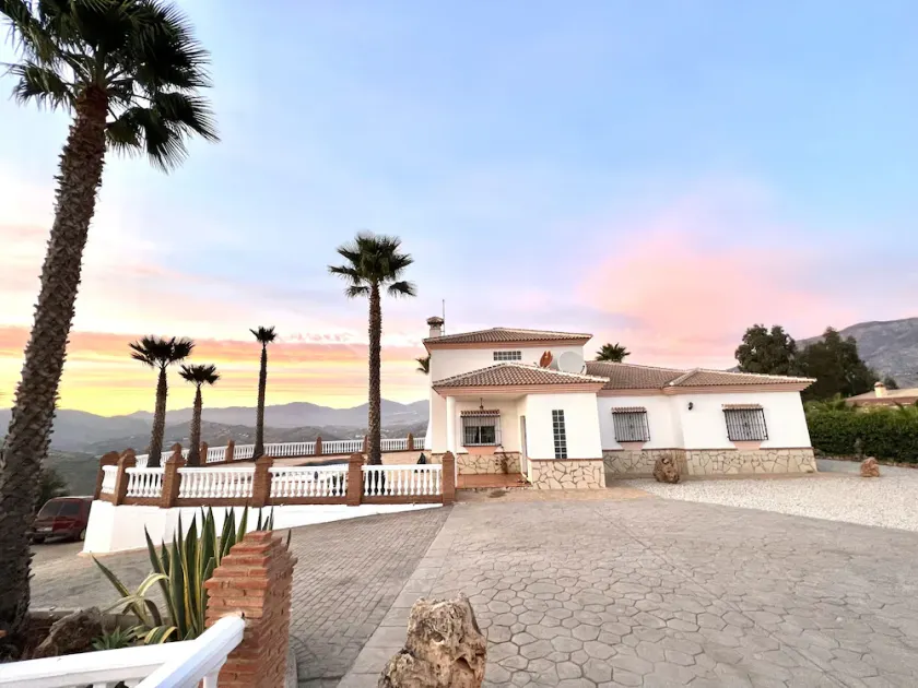 \"CasaBlanca\" Rural Villa with pool and barbecue. - Image 1