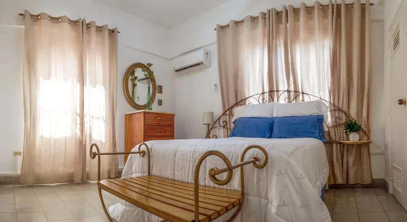 Alojamiento Residencial Vedado & Servicio de Wifi - Image 1