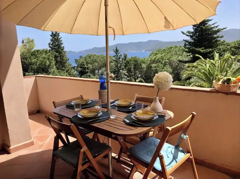 Duplex apartment with sea view, 50 meters from the beach - Image 1