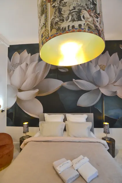 NEWLY RENOVATED CHIC & GLAMOR LARGE STUDIO - Image 1