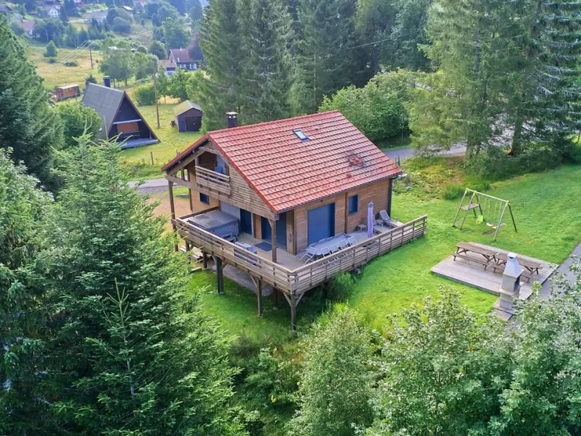 Chalet familial confortable avec spa, proche Gérardmer et station de ski, idéal été et hiver. - Image 1