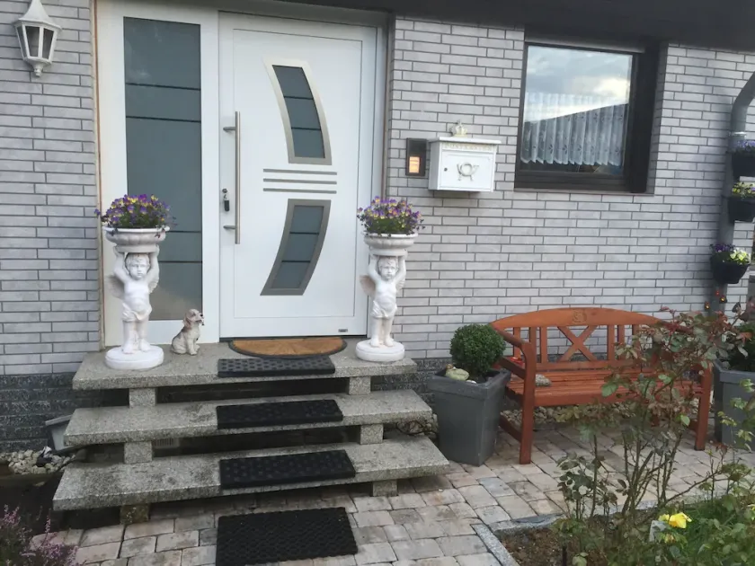 The apartment is located in a quiet residential area the A7 A44 + A49 to whom. Min. From  - Image 1